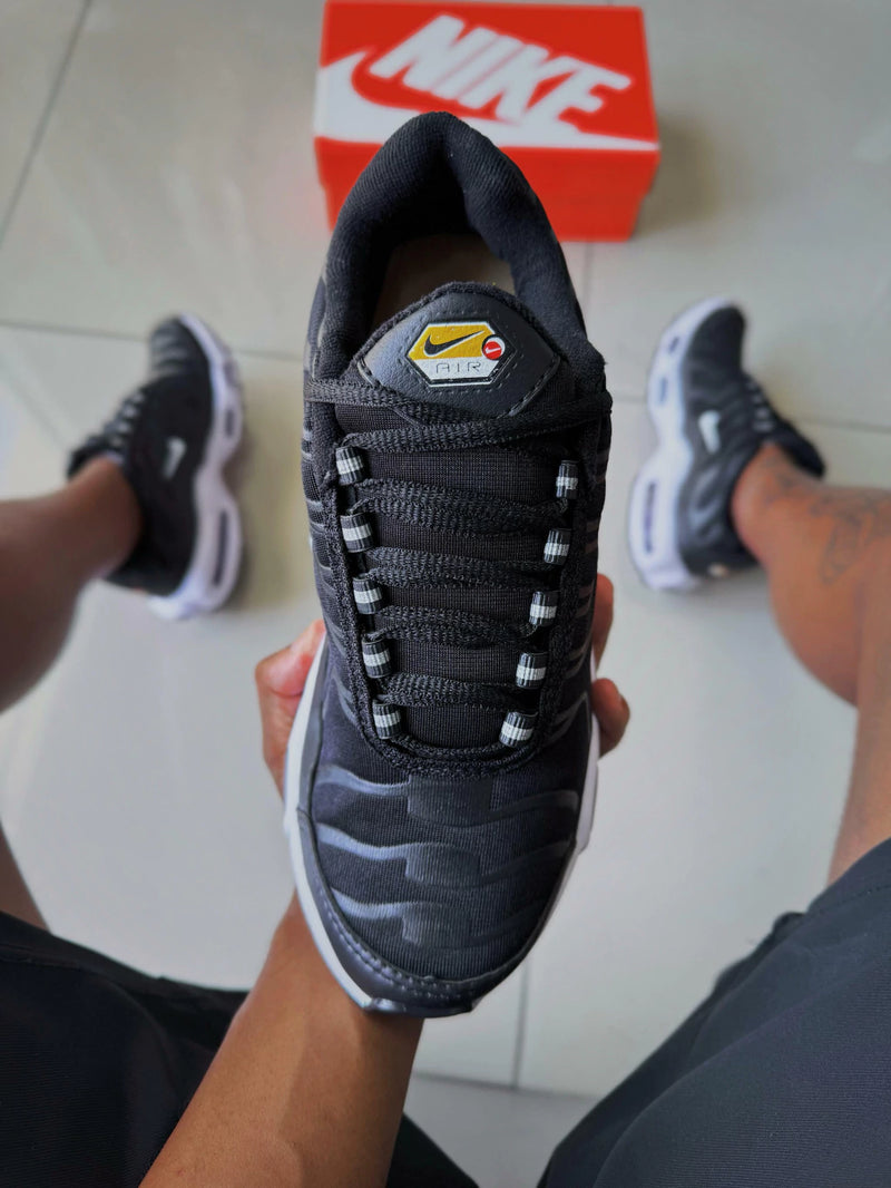 Air Max Tn Plus Preto/Branco