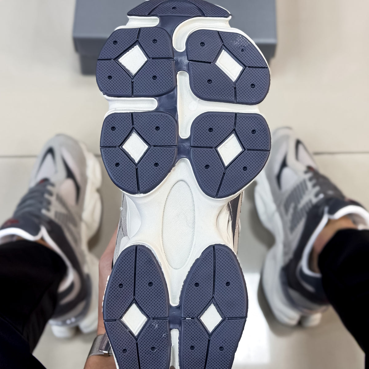 NB 9060 Cinza Premium
