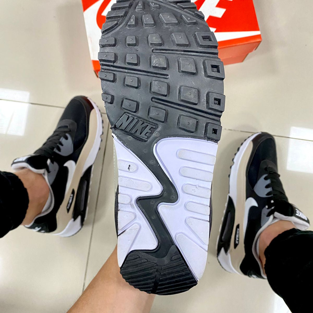 Air Max 90 Grafite/Bege