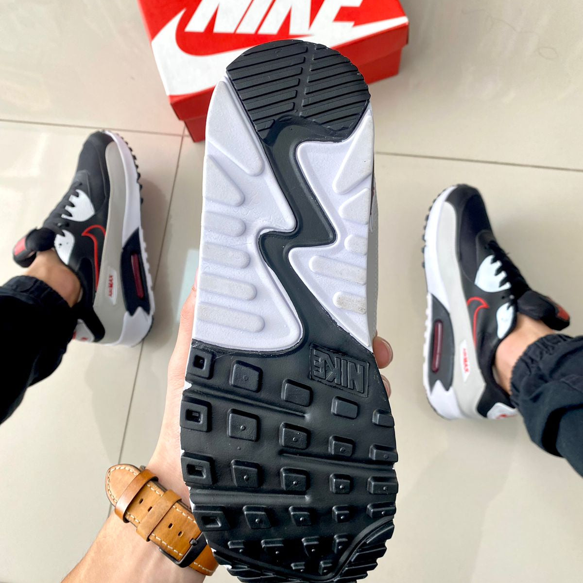 Air Max 90 Preto/Vermelho