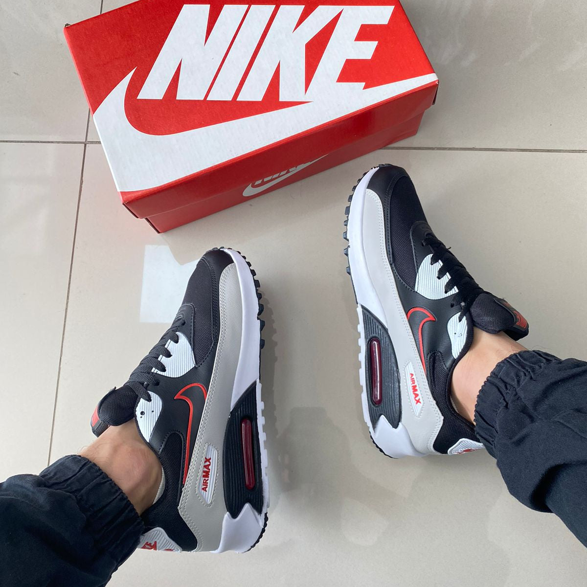 Air Max 90 Preto/Vermelho