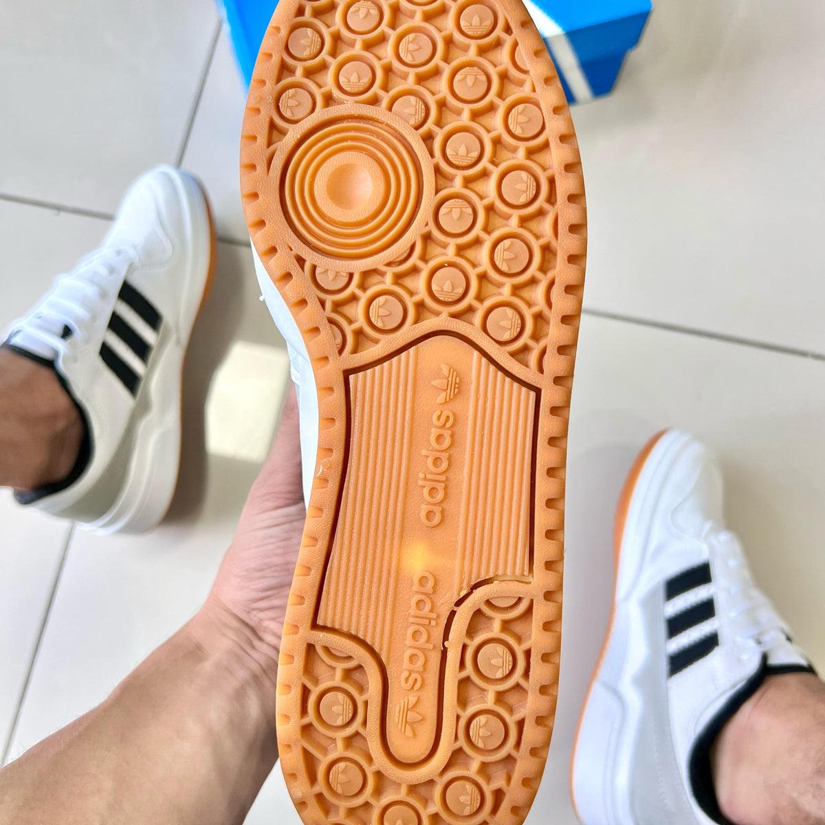 Forum Branco/Caramelo Premium