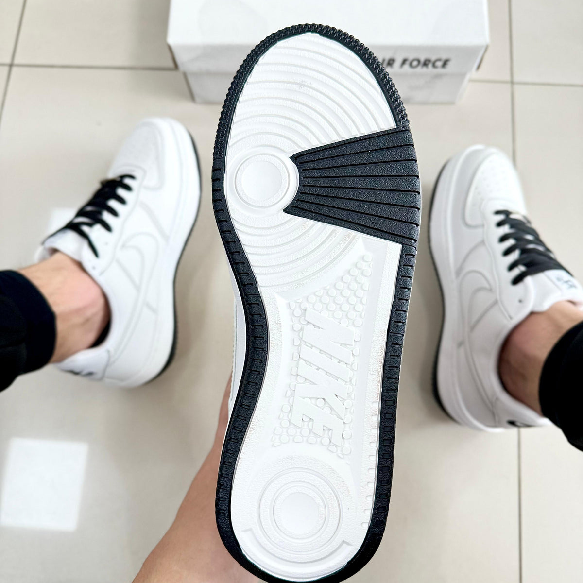 Air Force 1 White/Black Premium