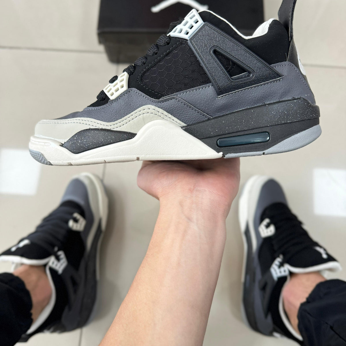 Air Jordan 4 Preto/Bege Premium