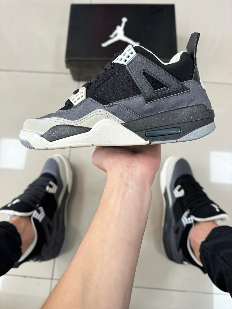 Air Jordan 4 Preto/Bege Premium