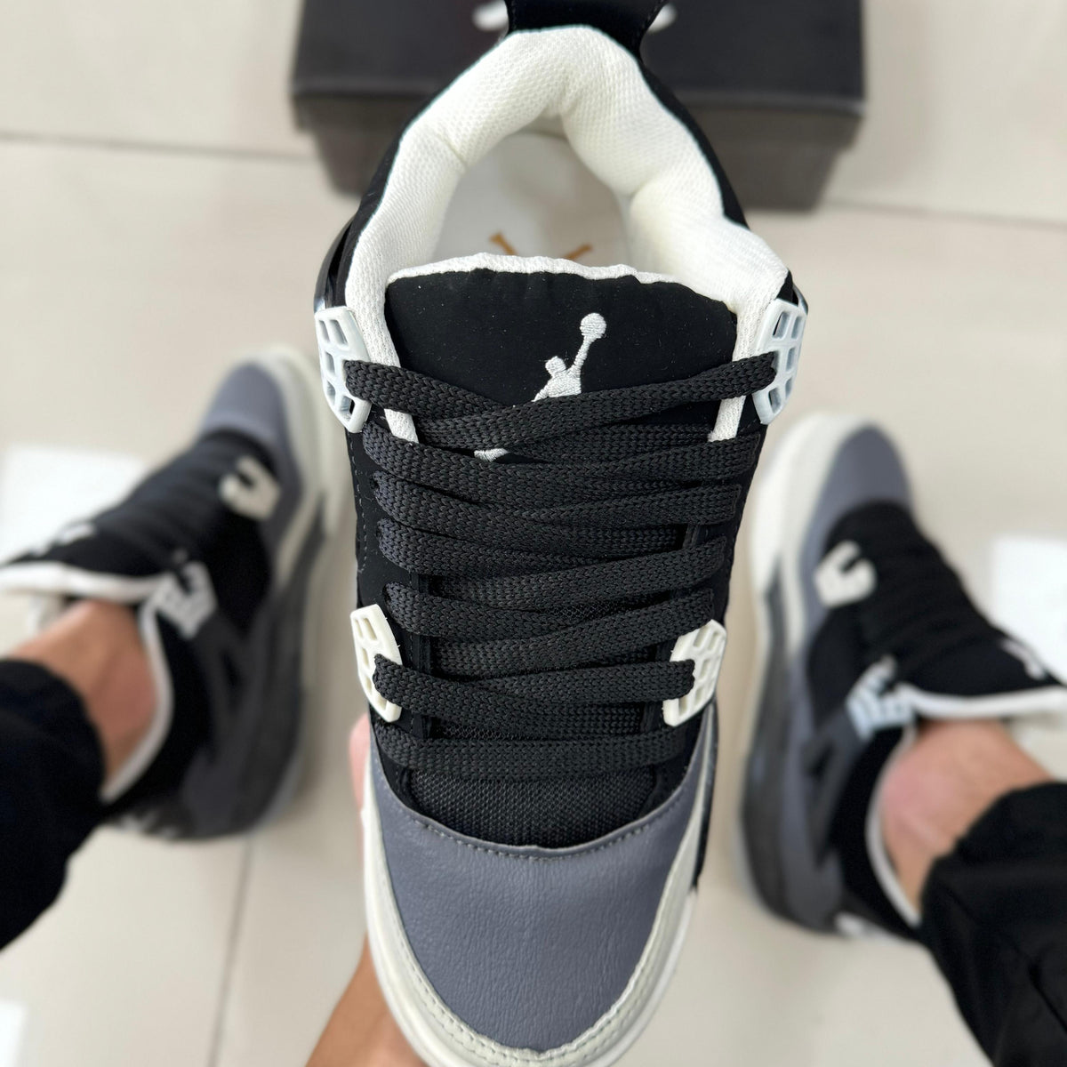 Air Jordan 4 Preto/Bege Premium