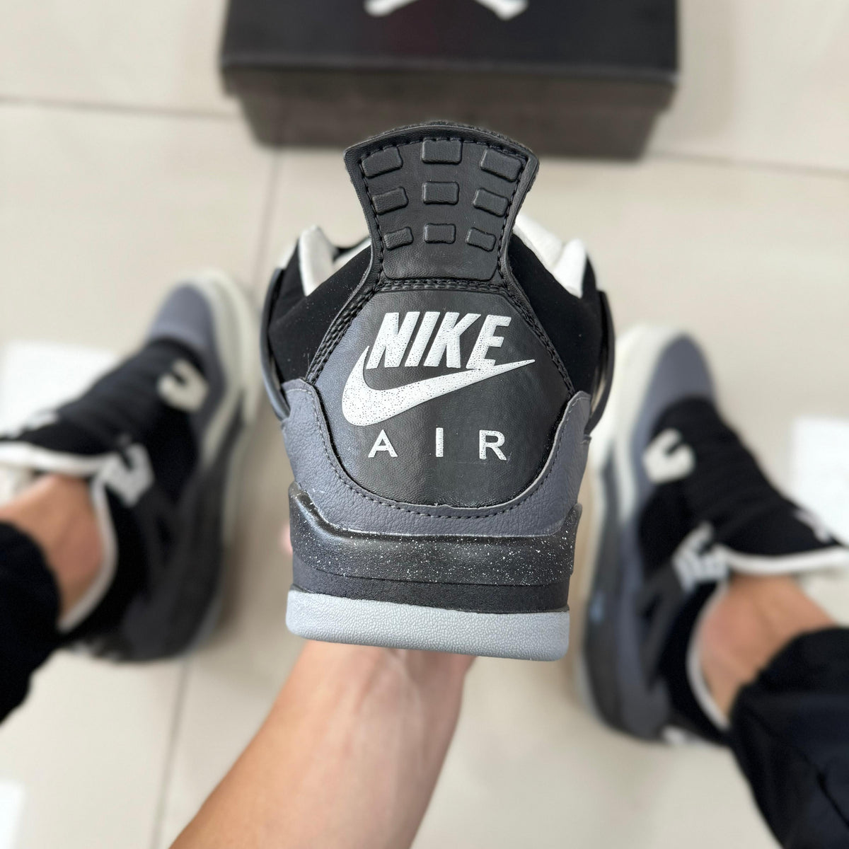 Air Jordan 4 Preto/Bege Premium