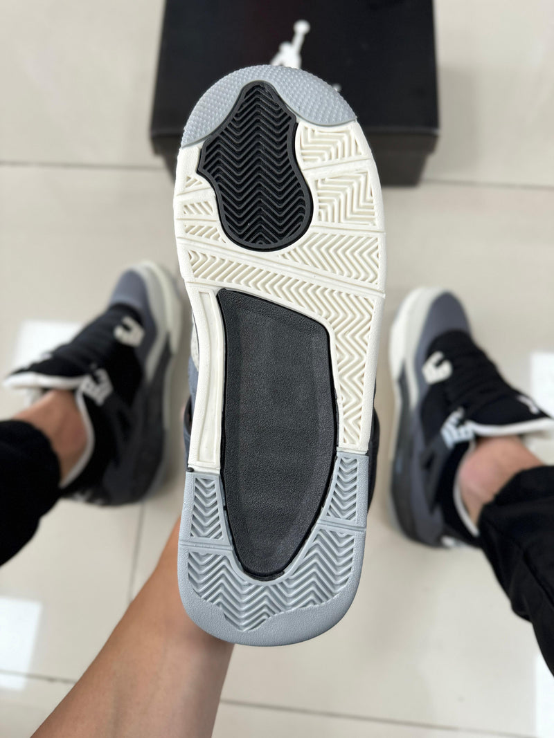 Air Jordan 4 Preto/Bege Premium