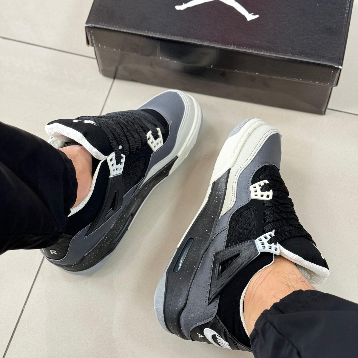 Air Jordan 4 Preto/Bege Premium
