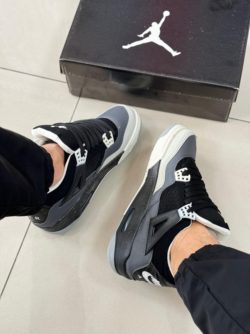 Air Jordan 4 Preto/Bege Premium