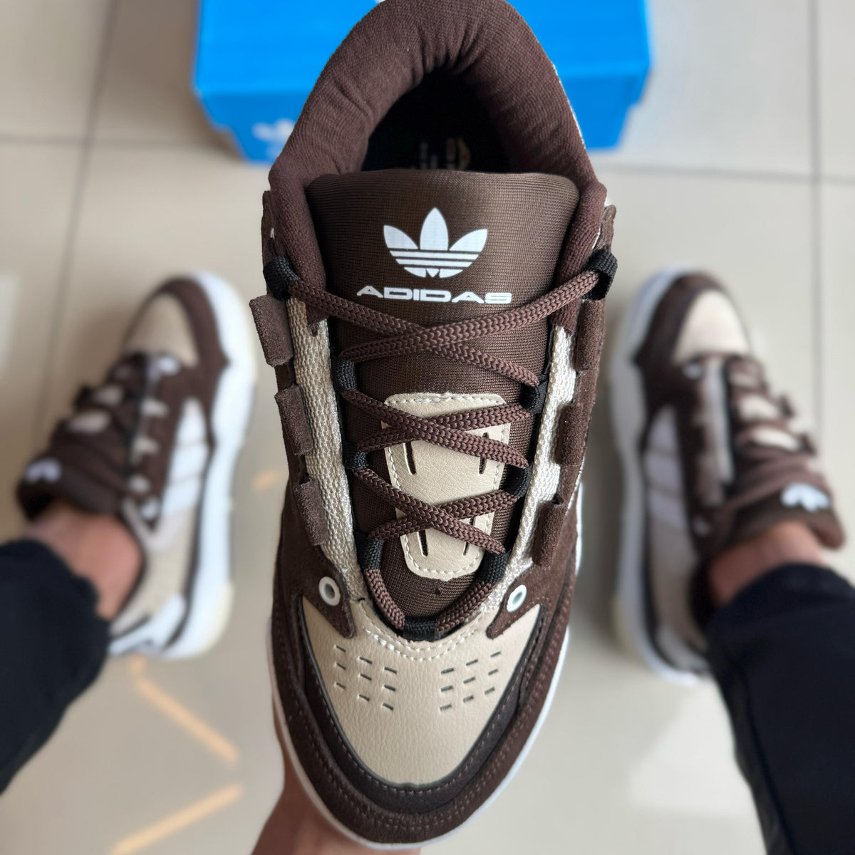 Adi2000 Bege/Marrom Premium