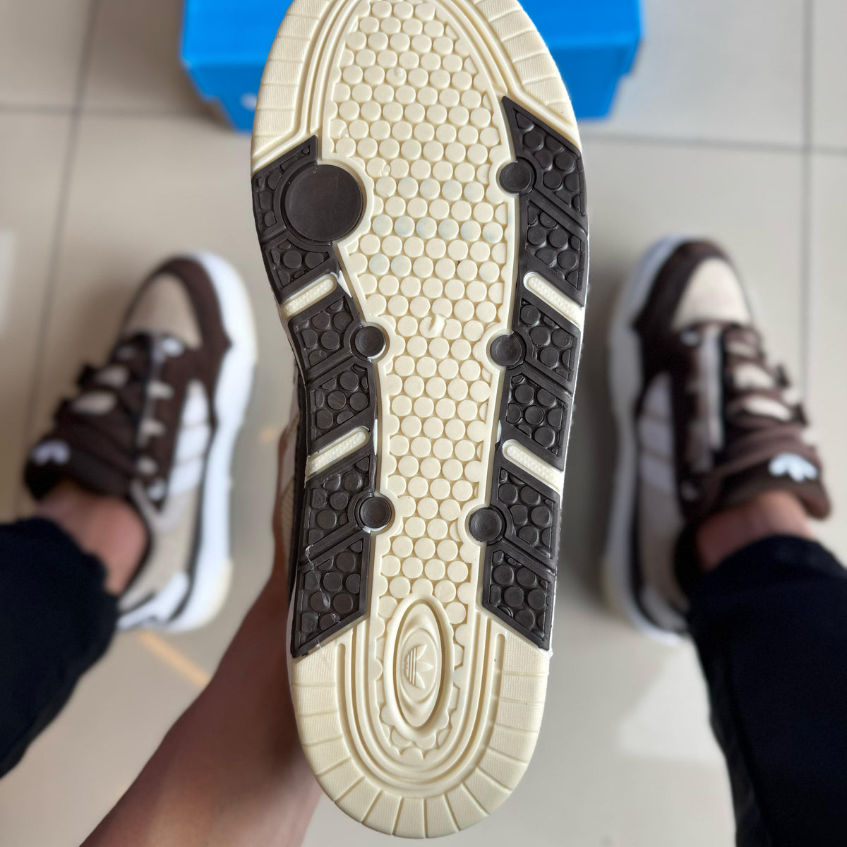 Adi2000 Bege/Marrom Premium