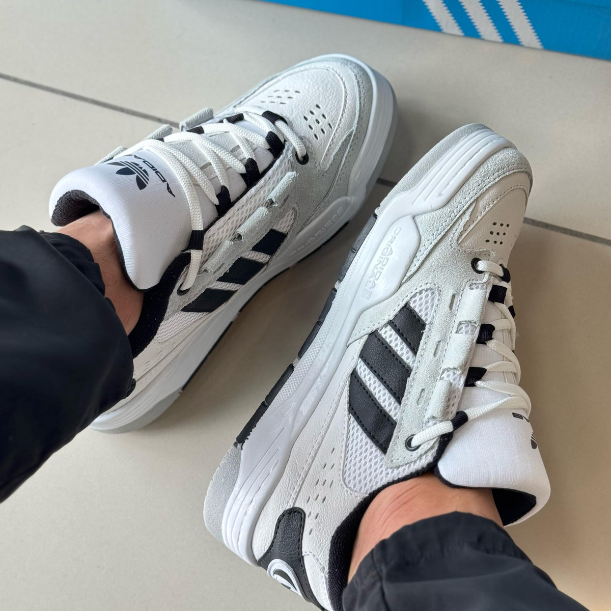 Adi2000 Branco/Preto Premium