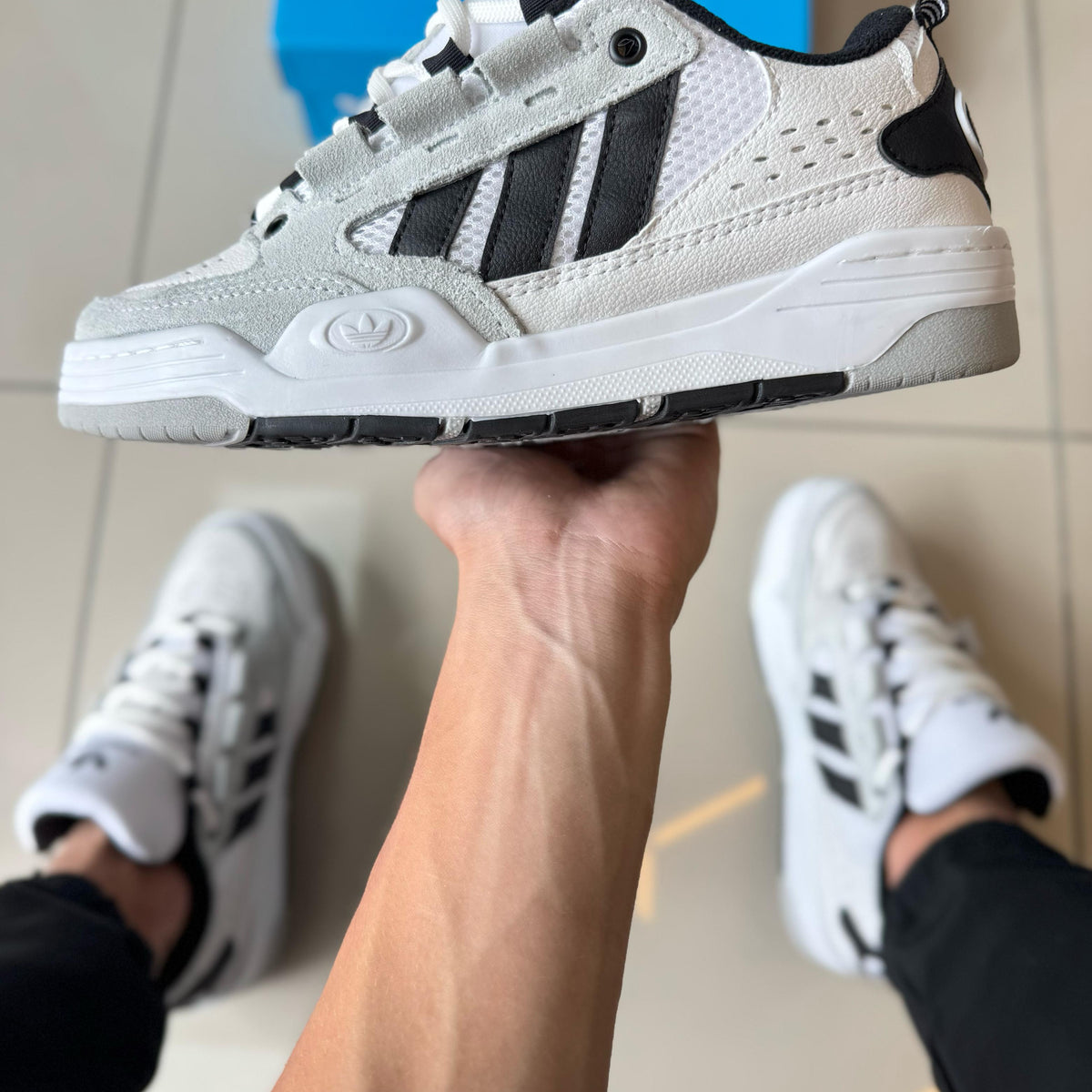 Adi2000 Branco/Preto Premium