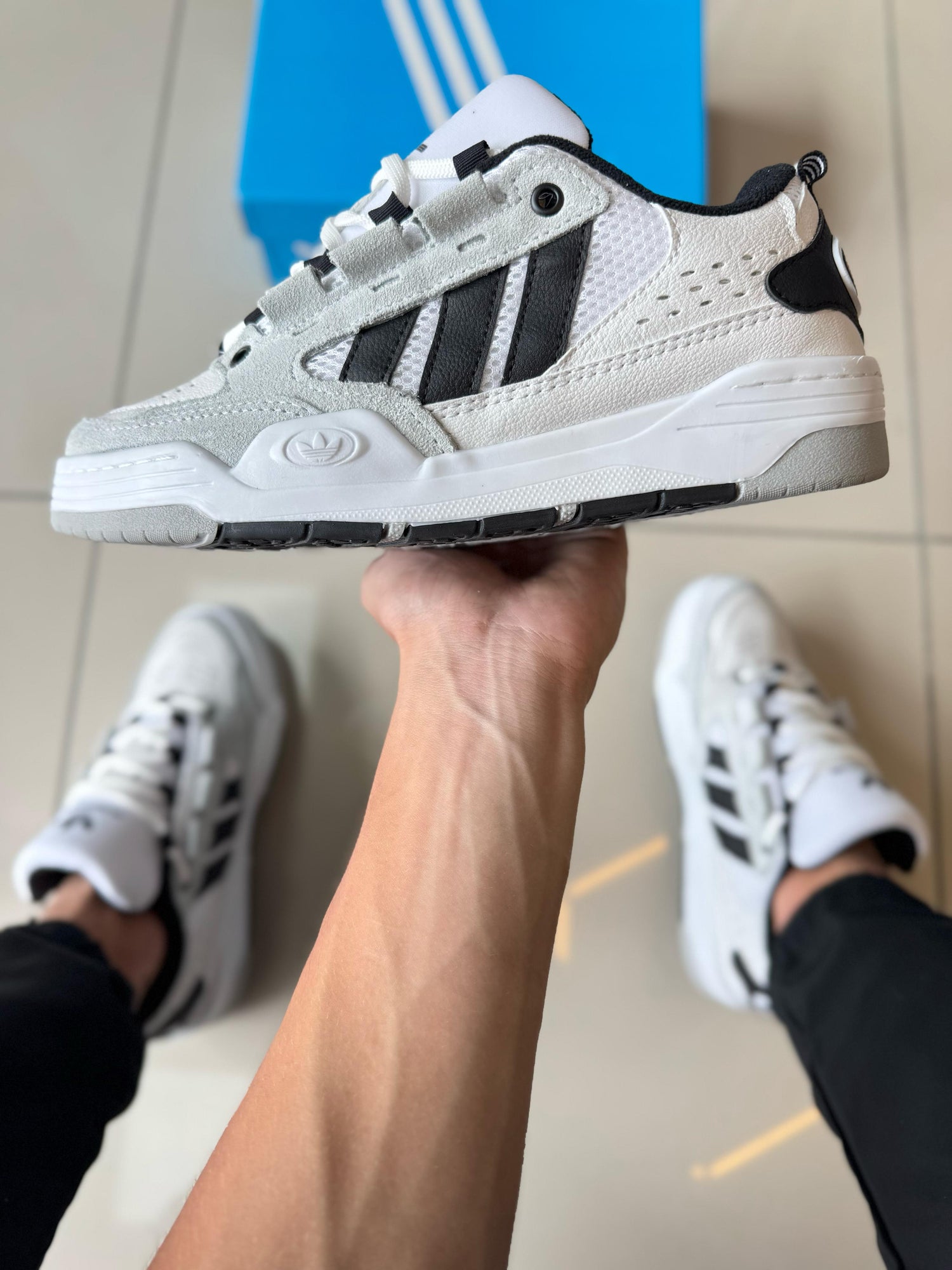 Adi2000 Branco/Preto Premium