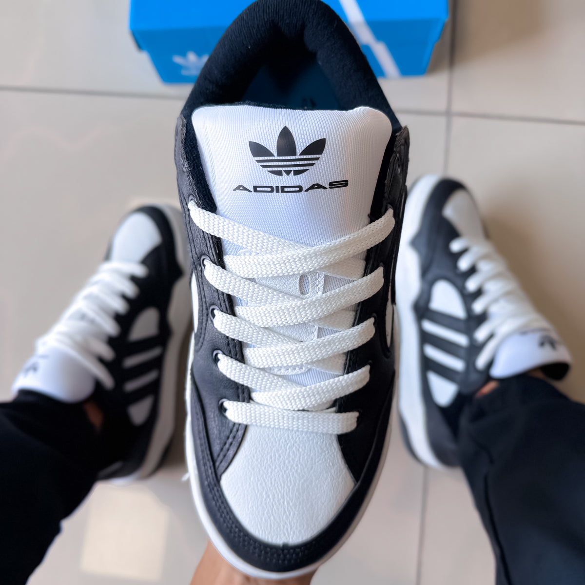 Adi2000X Preto/Branco Premium