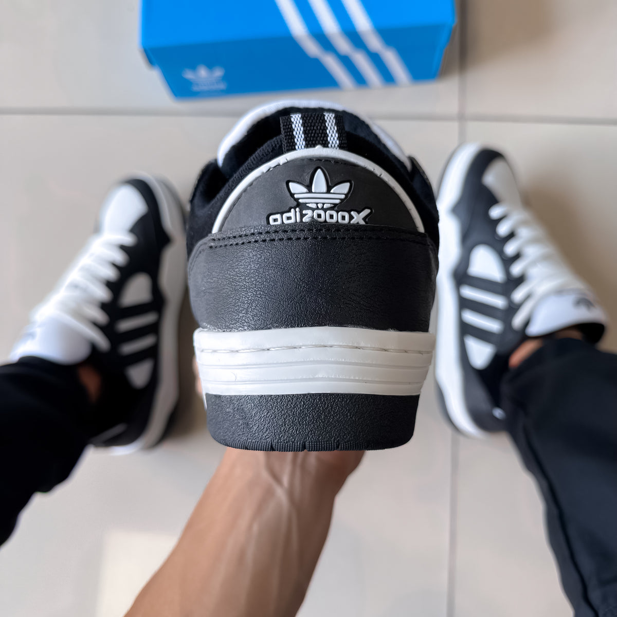 Adi2000X Preto/Branco Premium