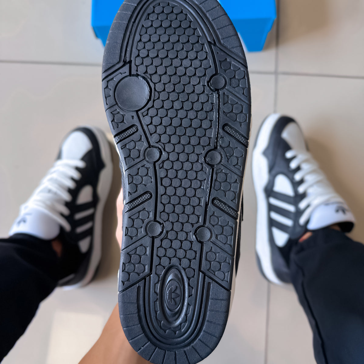 Adi2000X Preto/Branco Premium