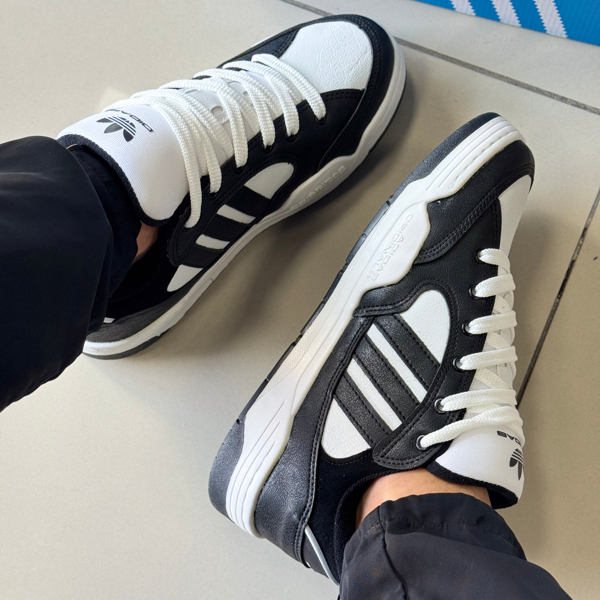 Adi2000X Preto/Branco Premium