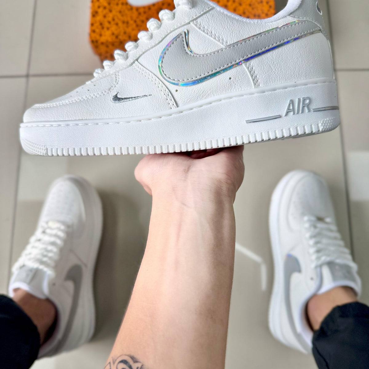 Air Force 1 Holográfico Branco/Cinza Premium