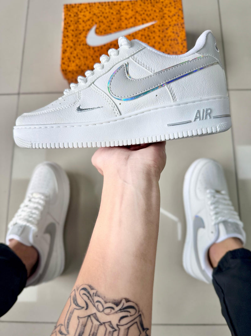 Air Force 1 Holográfico Branco/Cinza Premium