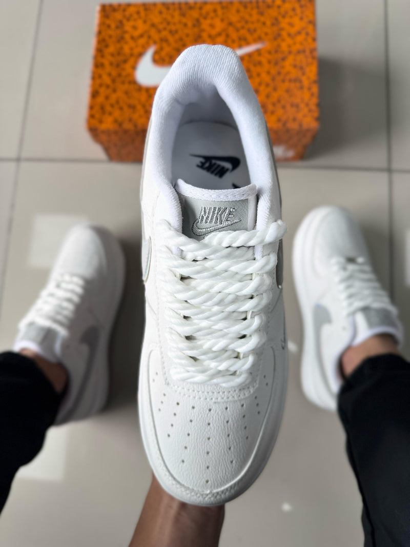 Air Force 1 Holográfico Branco/Cinza Premium