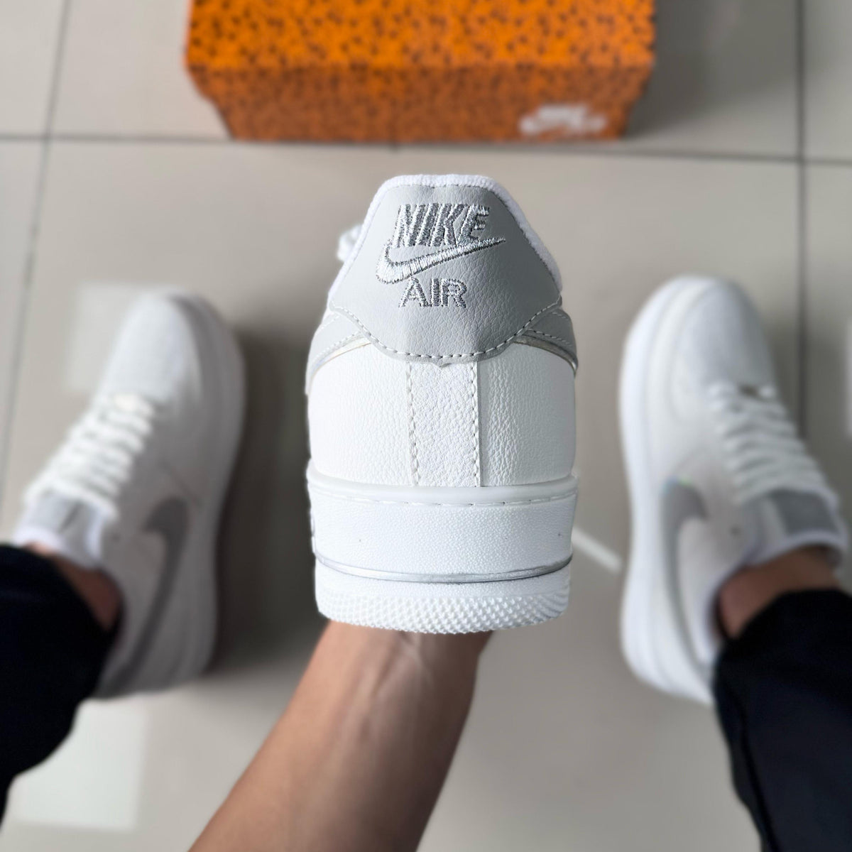 Air Force 1 Holográfico Branco/Cinza Premium