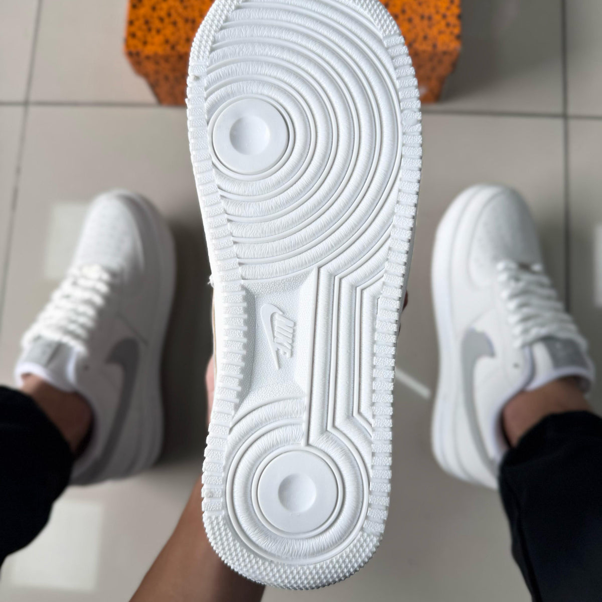 Air Force 1 Holográfico Branco/Cinza Premium