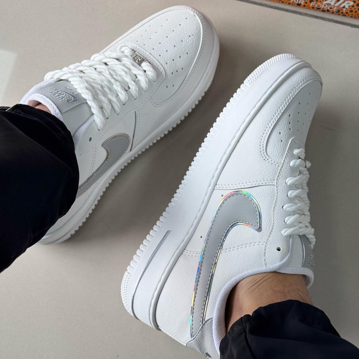 Air Force 1 Holográfico Branco/Cinza Premium