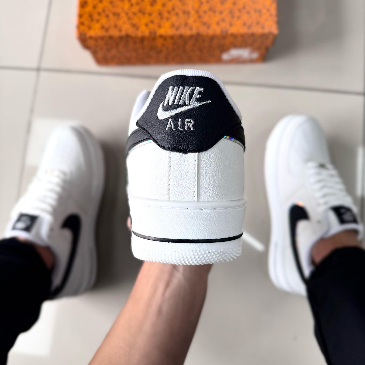 Air Force 1 Holográfico Branco/Preto Premium