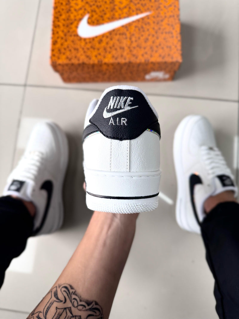 Air Force 1 Holográfico Branco/Preto Premium