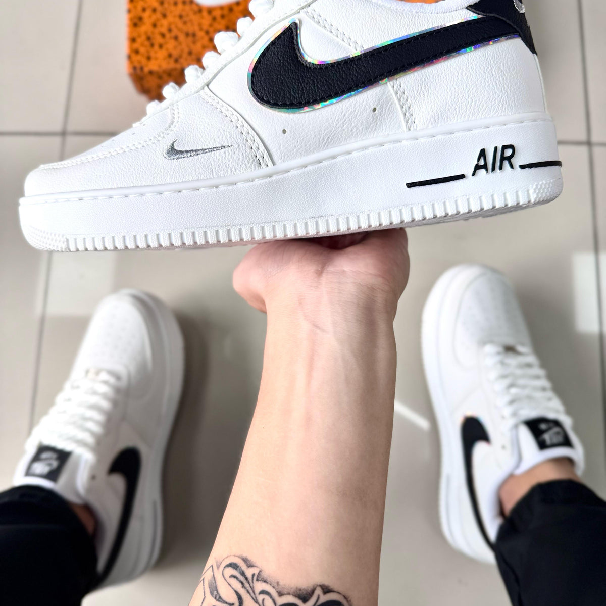 Air Force 1 Holográfico Branco/Preto Premium