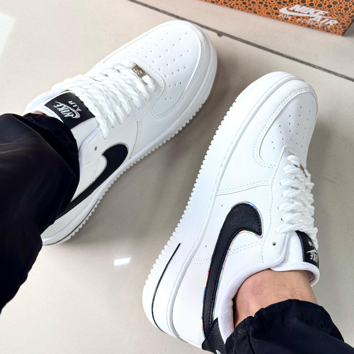 Air Force 1 Holográfico Branco/Preto Premium