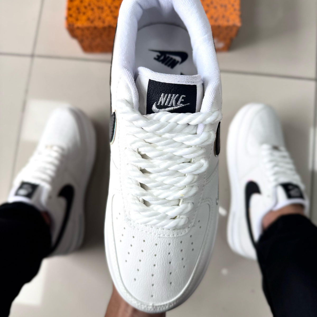 Air Force 1 Holográfico Branco/Preto Premium