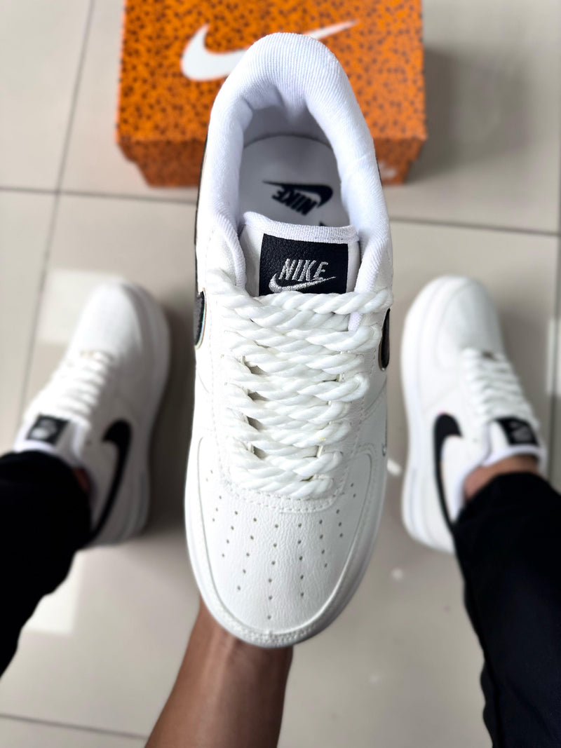 Air Force 1 Holográfico Branco/Preto Premium