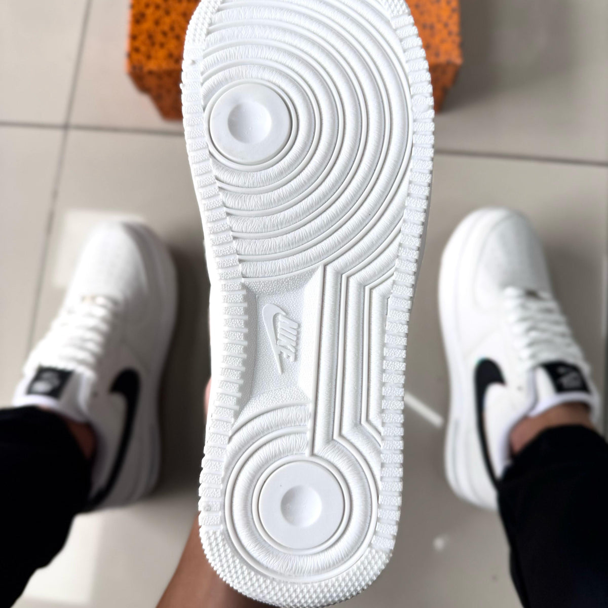 Air Force 1 Holográfico Branco/Preto Premium