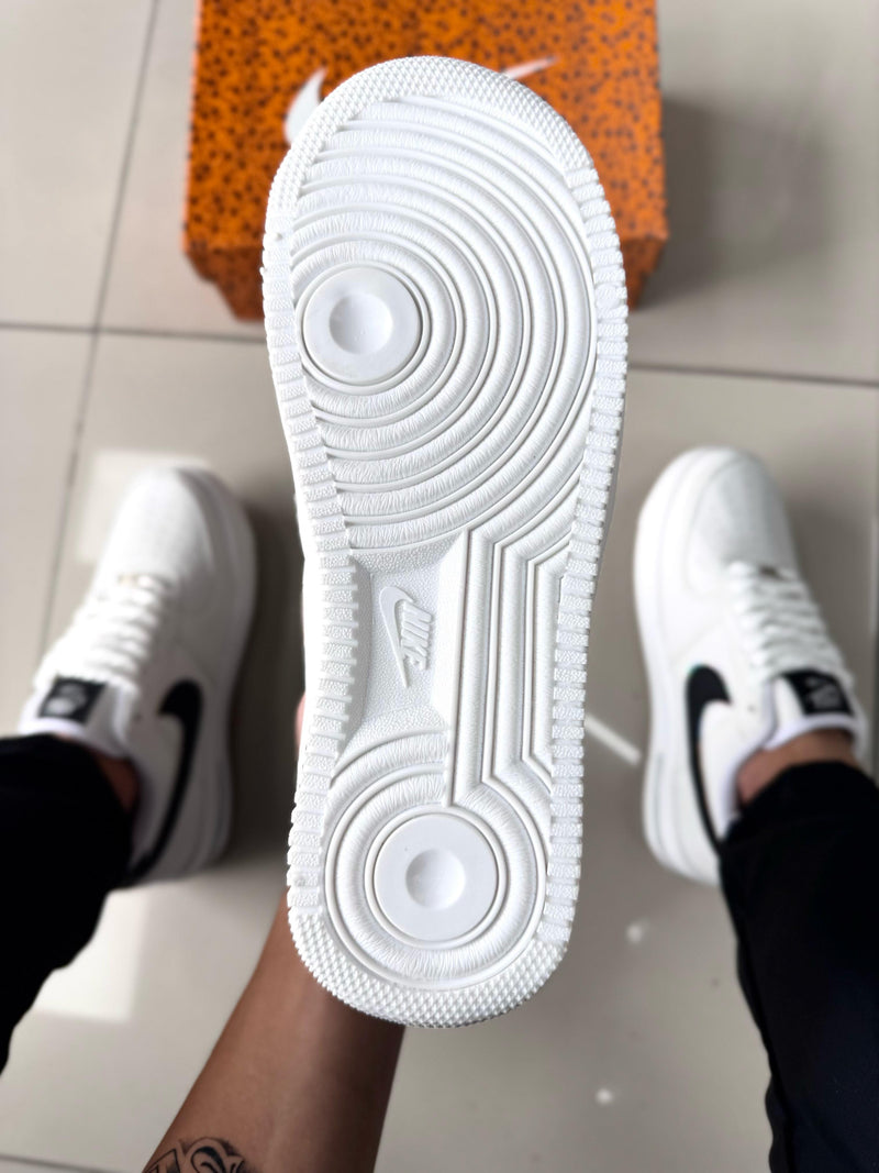 Air Force 1 Holográfico Branco/Preto Premium