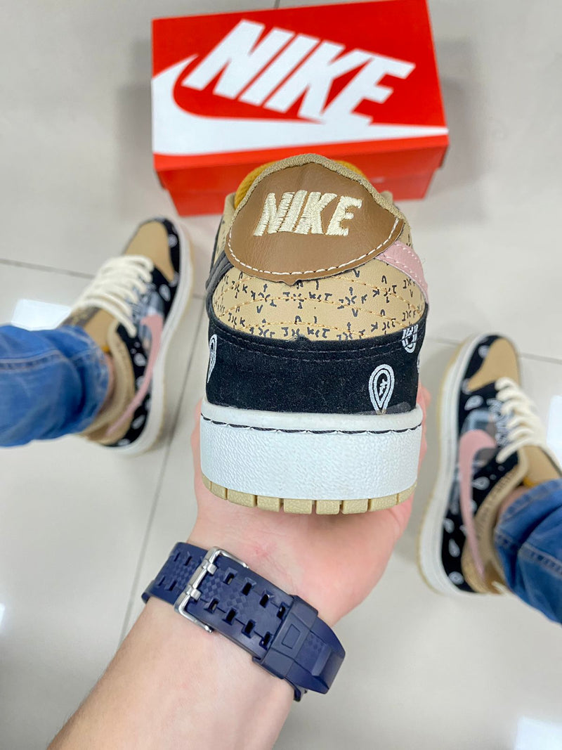 Dunk Low Travis Scott