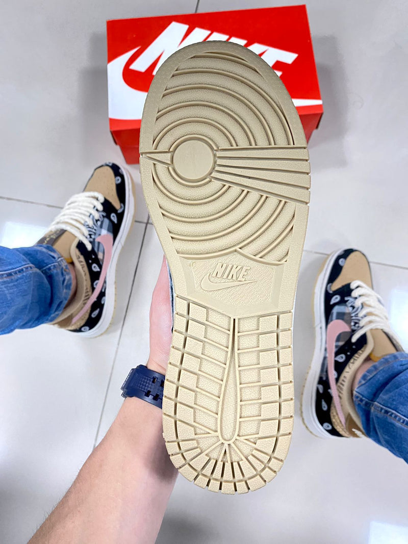 Dunk Low Travis Scott