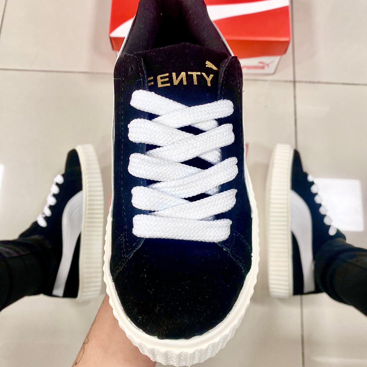 Fenty Preto/Branco
