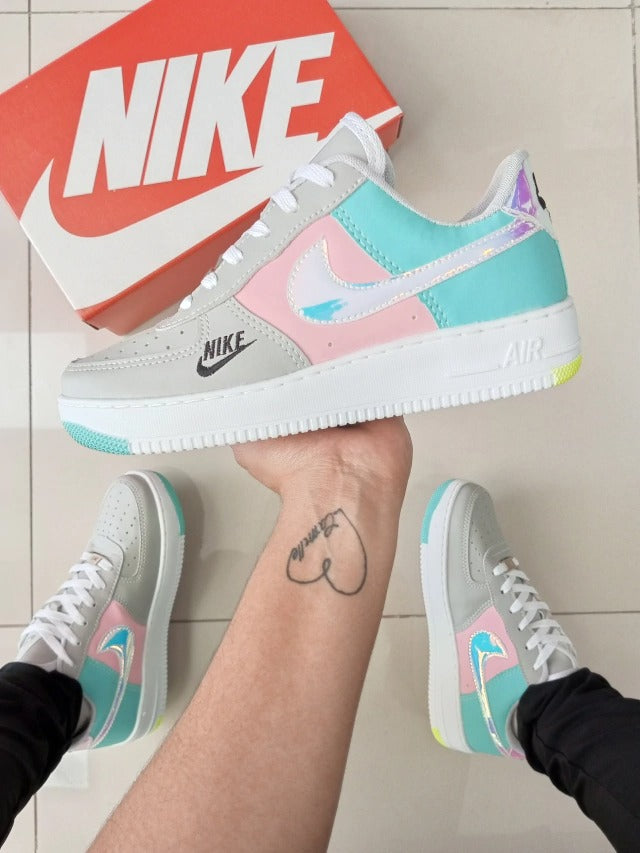 Air Force 1 Holográfico Cinza/Rosa/Verde