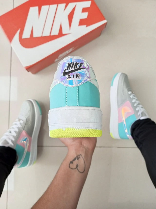 Air Force 1 Holográfico Cinza/Rosa/Verde