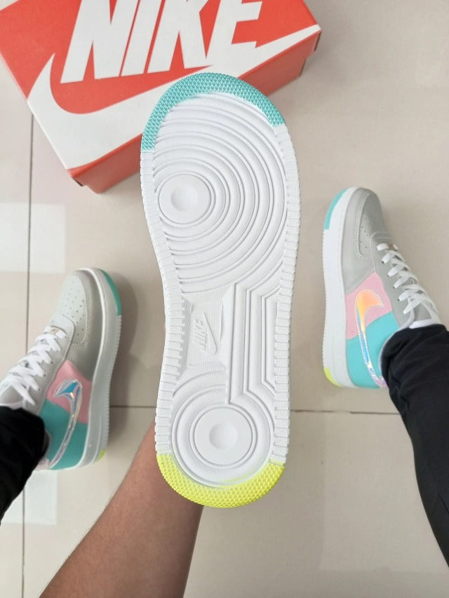Air Force 1 Holográfico Cinza/Rosa/Verde