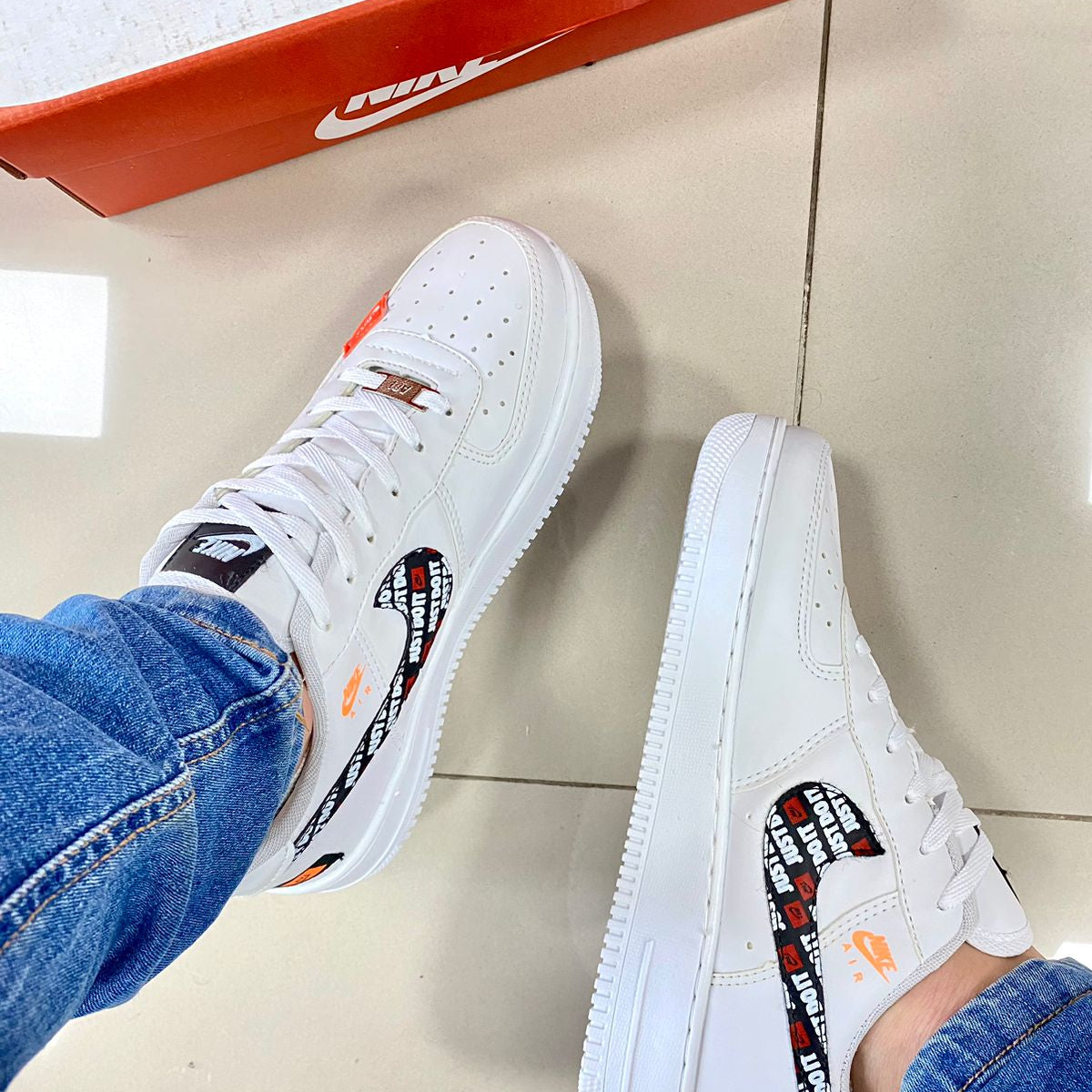 Air Force 1 Just Do It Branco/Laranja