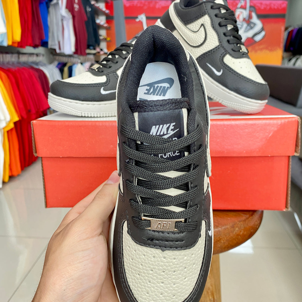 Air Force 1 Bege/Preto Infantil