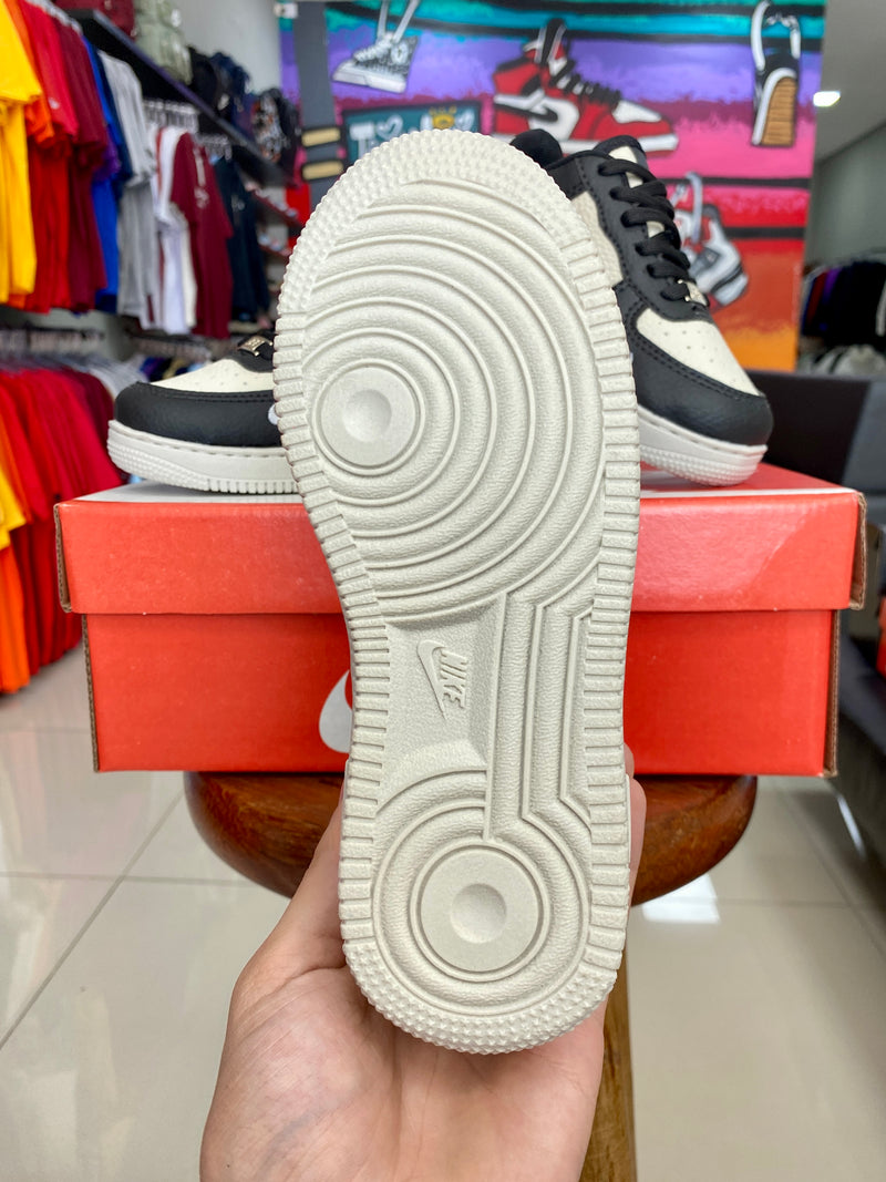 Air Force 1 Bege/Preto Infantil