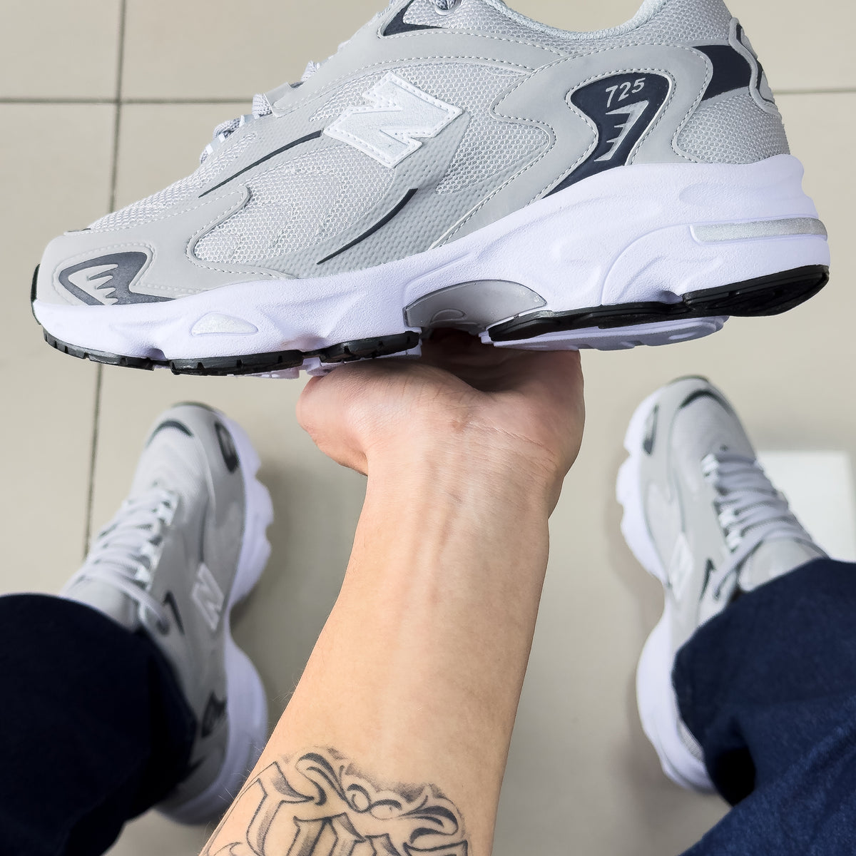 NB 725 Cinza Premium