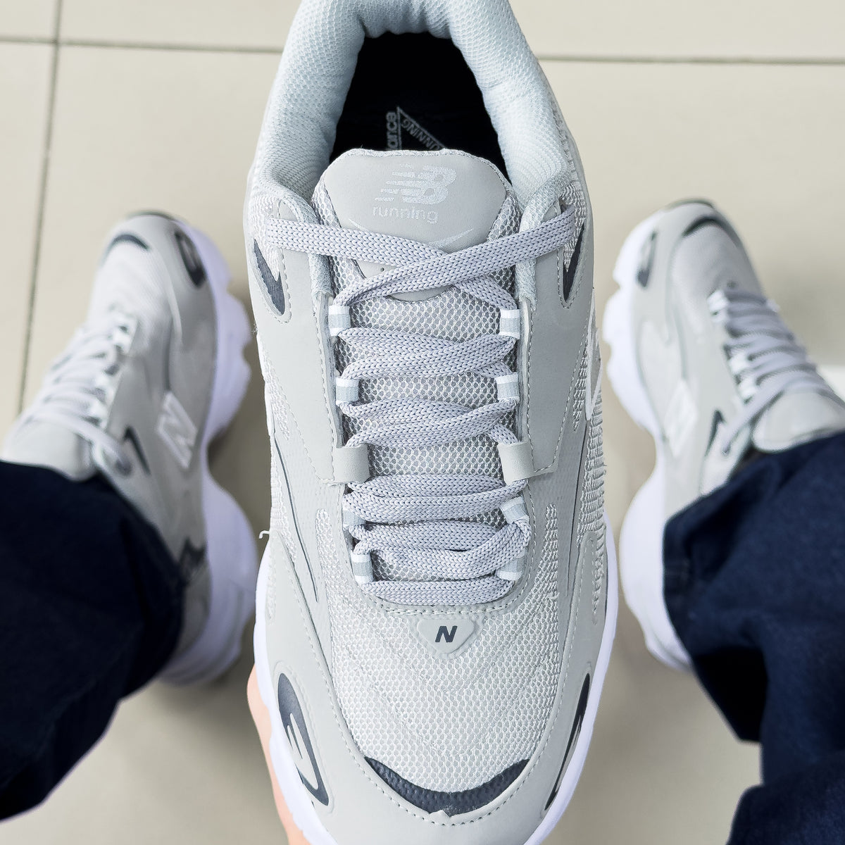 NB 725 Cinza Premium