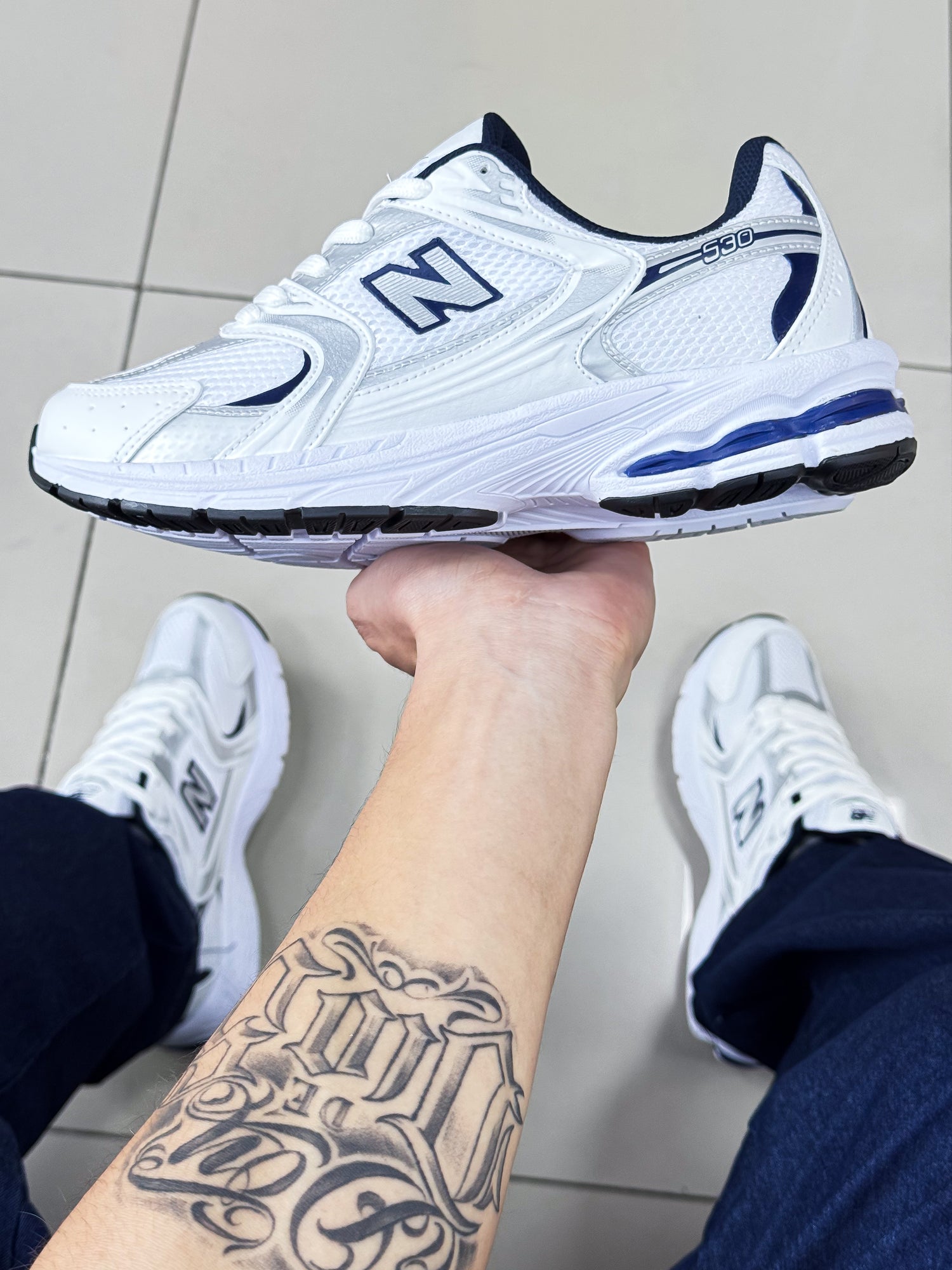 NB 530 Branco/Azul Marinho Premium