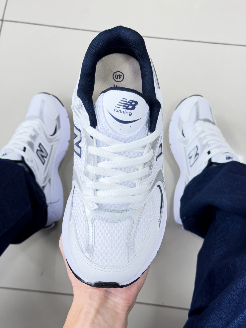 NB 530 Branco/Azul Marinho Premium